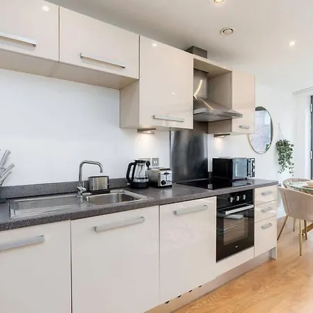 Apartment-juliet Balcony-perfect For Long & Remote Work