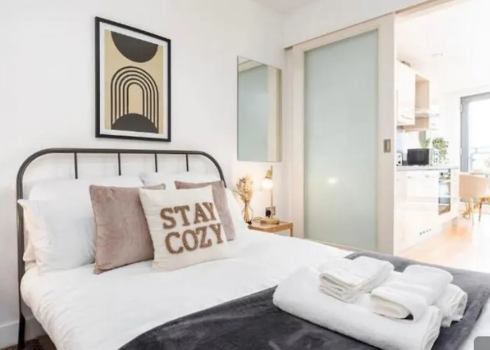 Apartment-juliet Balcony-perfect For Long & Remote Work