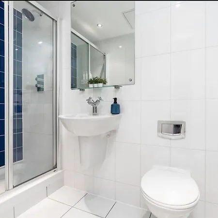 Apartment-juliet Balcony-perfect For Long & Remote Work * Leeds (West Yorkshire)